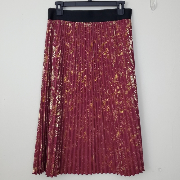 Lularoe Elegant Jill Metallic Pleated Skirt - Picture 9 of 15